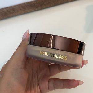 Hourglass Veil translucent powder